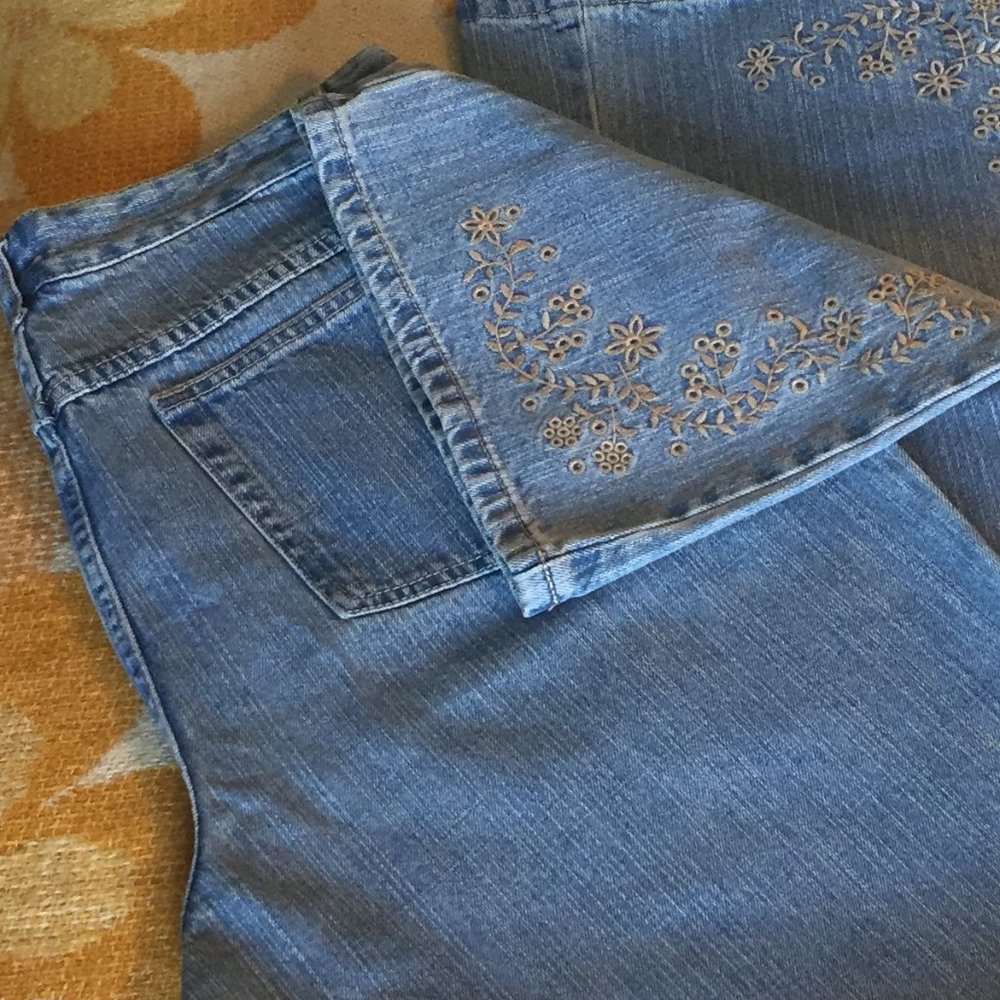 253- 1990'S UR Amazing❤️ Vintage Couple Embroidered Jeans & Knit Poncho Bundle - Picture 5 of 16